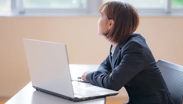 静かな退職とは？広がる背景や企業のデメリット、静かな退職の兆候と対応策を徹底解説